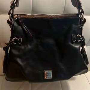 A beautiful like new Dooney & Bourke bag.